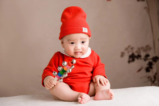 广州代怀试管生子宝宝几个月戴银手镯好
